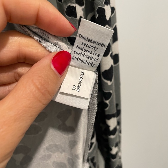 DVF Jersey Wrap Dress - Grey Leopard Print Classic Style - Picture 5 of 7